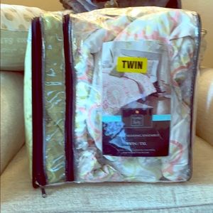 Twin Comforter Set
